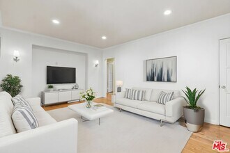 117 Kings Rd in Los Angeles, CA - Building Photo - Building Photo