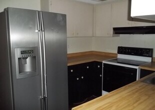 832 Lucerne Cir in Ormond Beach, FL - Building Photo - Building Photo
