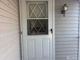 16 Dawn Ct in Monmouth Junction, NJ - Building Photo