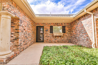 5811 11th Pl in Lubbock, TX - Building Photo - Building Photo