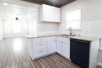 213 Westminster Ave in San Antonio, TX - Building Photo - Building Photo