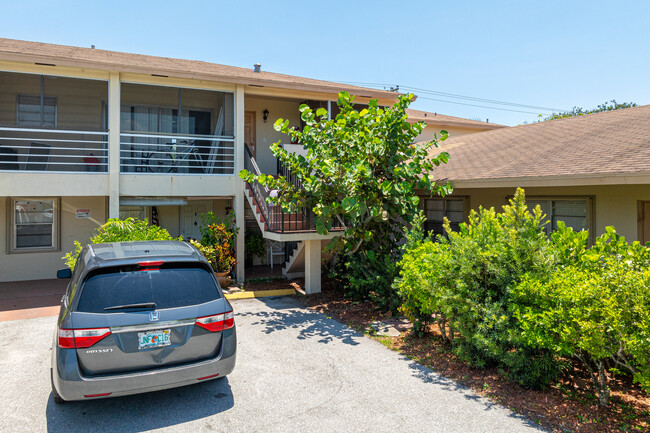 Karlshof Condo in Lake Worth Beach, FL - Building Photo - Building Photo