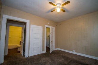 111 S Olive St in San Antonio, TX - Foto de edificio - Building Photo