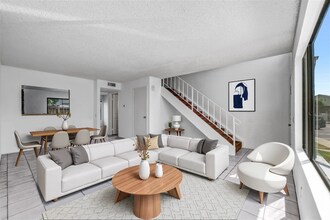 25885 Trabuco Rd in Lake Forest, CA - Foto de edificio - Building Photo