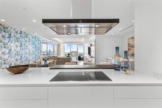 100 South Pointe Dr in Miami Beach, FL - Building Photo - Building Photo