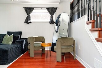 7003 Kalar Rd in Niagara Falls, ON - Building Photo - Building Photo