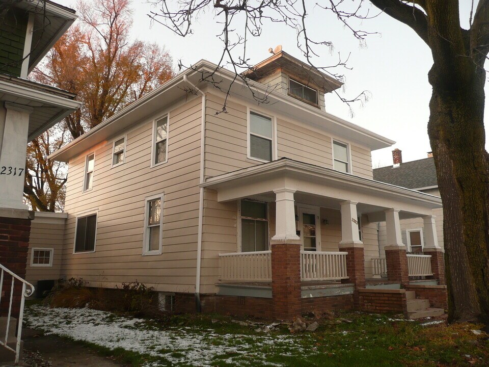 2323 N Clinton St in Fort Wayne, IN - Building Photo