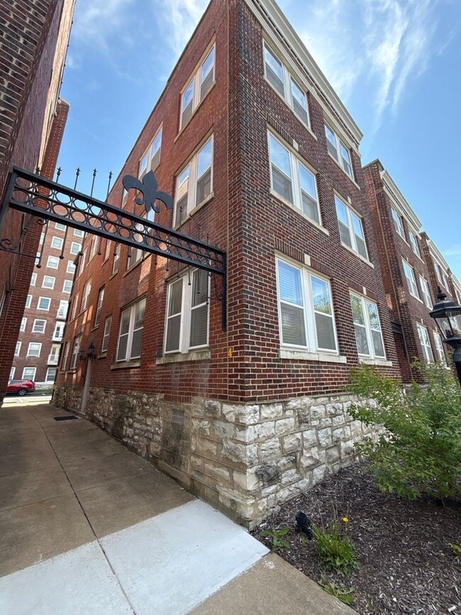 property at 5350 Pershing Ave
