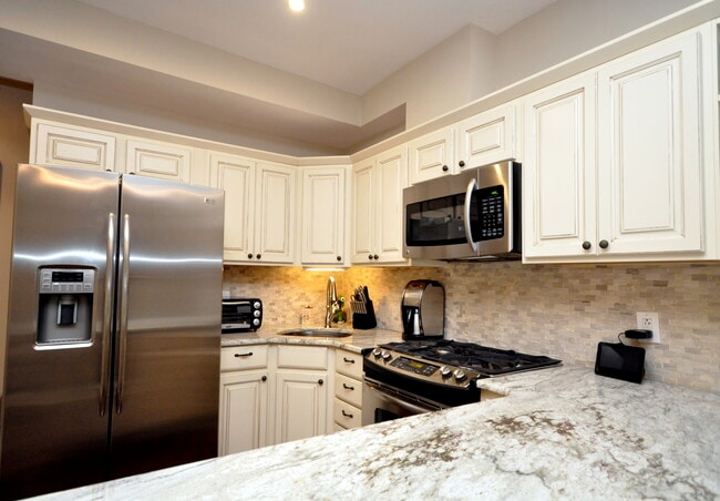 591 Beacon St, Unit 1 in Boston, MA - Building Photo - Building Photo