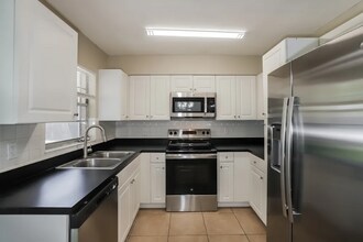 112 Circle Hill Dr in Brandon, FL - Building Photo - Building Photo