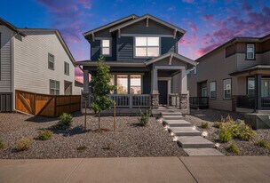 635 Cottonwood Ave in Bennett, CO - Building Photo