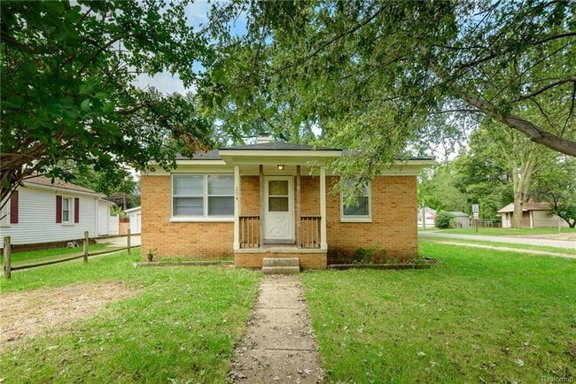 property at 204 Oregon St