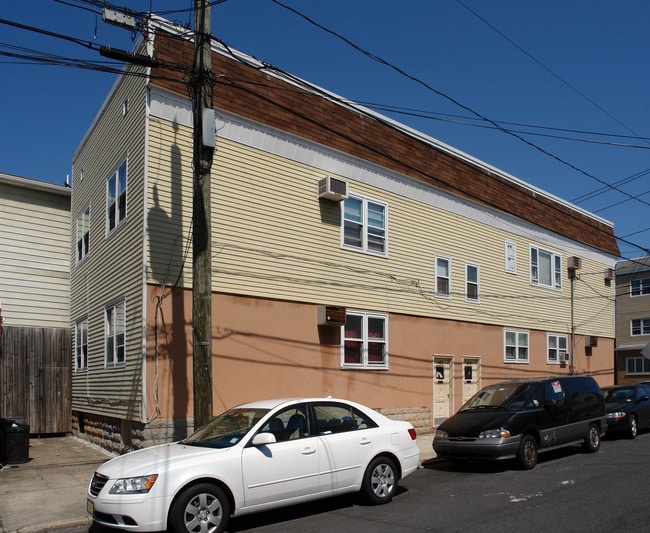 483 Avenue A in Bayonne, NJ - Building Photo - Building Photo