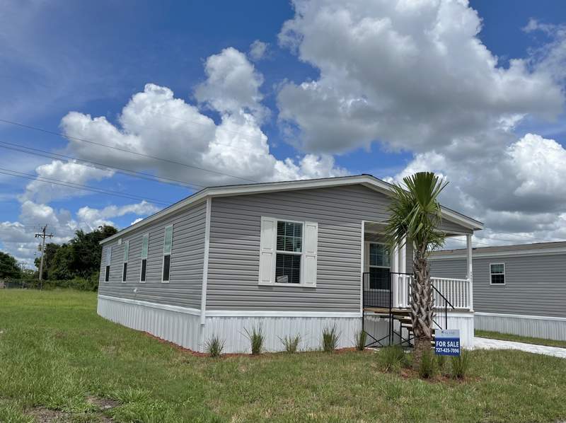 6661 Hidden Oaks Dr in North Fort Myers, FL - Building Photo