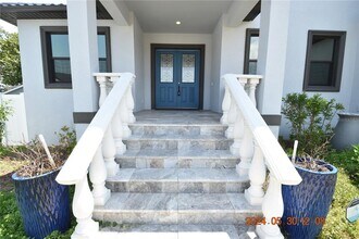 6529 Manila Palm Way in Apollo Beach, FL - Building Photo - Building Photo
