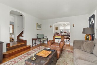 11 Hill St in New Canaan, CT - Building Photo - Building Photo