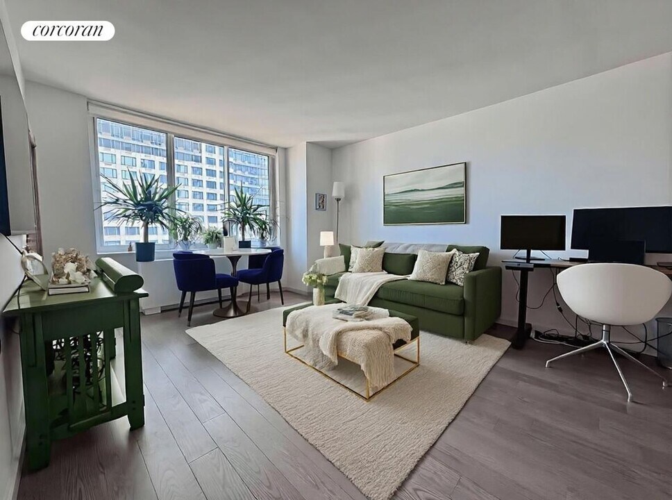 650 W 42nd St in New York, NY - Building Photo