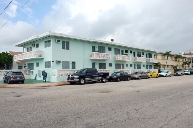 Terrace House in Miami Beach, FL - Foto de edificio - Building Photo