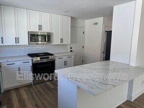 3620 Mt Aladin Ave in San Diego, CA - Foto de edificio - Building Photo