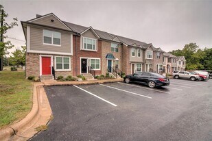 202 S College St in Georgetown, TX - Building Photo