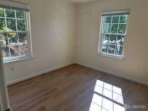 30 Dartmouth Way in North Brunswick, NJ - Building Photo - Building Photo