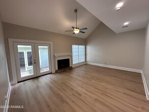 215 Cherry St in Lafayette, LA - Building Photo - Building Photo
