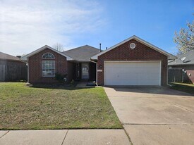 1524 Tree Line Dr in Norman, OK - Building Photo