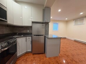 82 Babcock St, Unit 7 in Brookline, MA - Foto de edificio - Building Photo