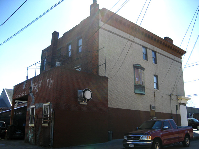 176 N Main St in Freeport, NY - Building Photo - Building Photo