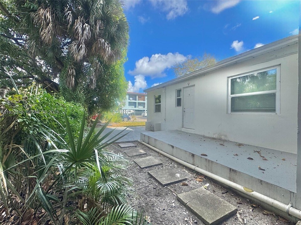 12906 NE 6th Ave in North Miami, FL - Building Photo