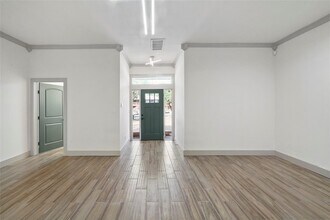 3010 Winding Way in Huntsville, TX - Foto de edificio - Building Photo