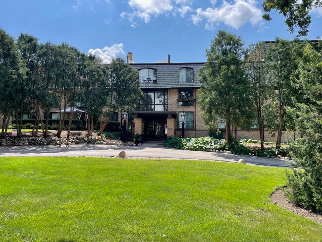 property at 600 W Russell St