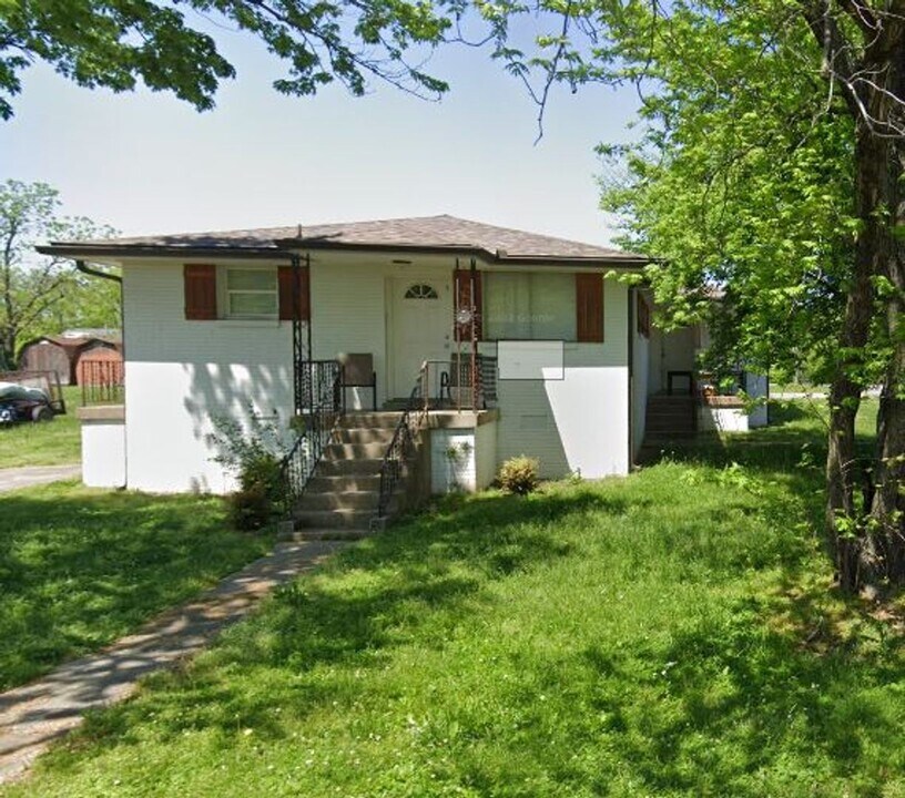 556 Small St in Gallatin, TN - Building Photo