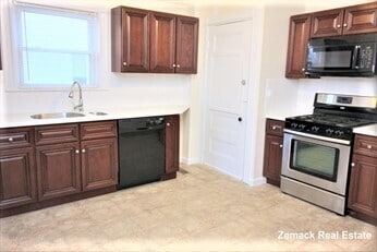 202 Corey Rd, Unit 1 in Boston, MA - Foto de edificio - Building Photo