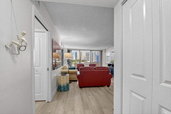 3400 N Ocean Dr in Riviera Beach, FL - Foto de edificio - Building Photo