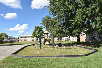 Washington Plaza Apartments in Fayetteville, AR - Foto de edificio - Building Photo