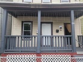 124 Lyon St in Paterson, NJ - Building Photo