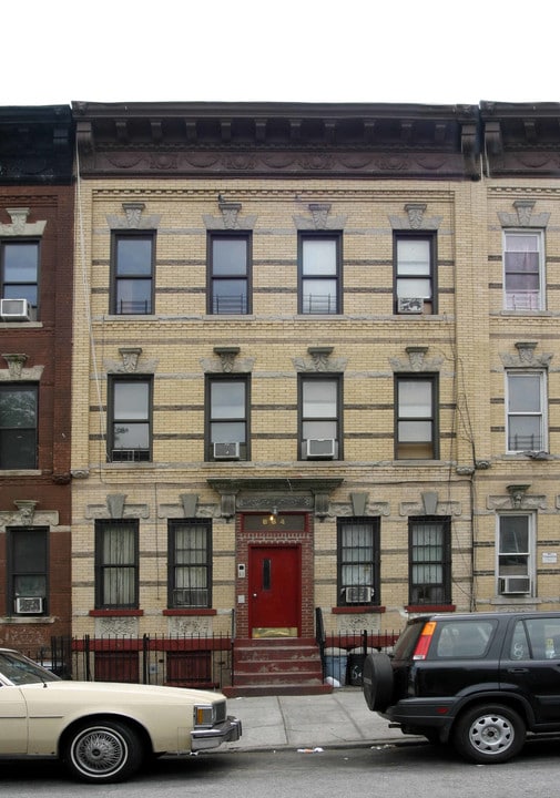 864 Knickerbocker Ave in Brooklyn, NY - Building Photo