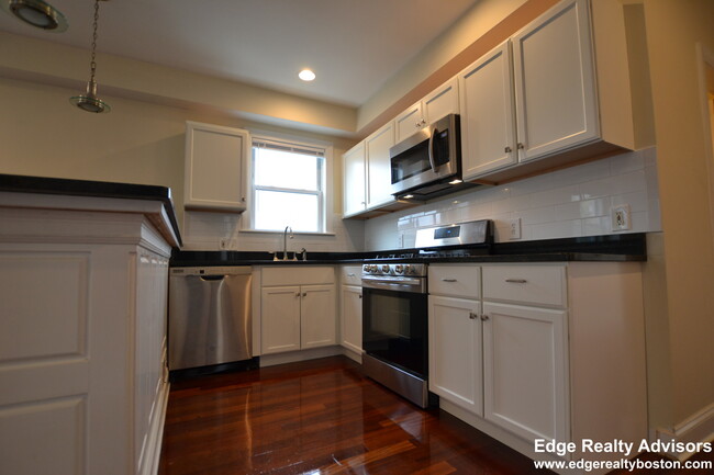 14 Duval St, Unit 1 in Boston, MA - Building Photo - Building Photo