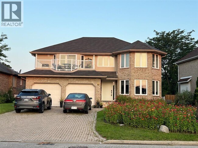 4553 Southwood Lakes Blvd in Windsor, ON - Building Photo - Building Photo