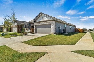 1000 Mason St in Aubrey, TX - Foto de edificio - Building Photo