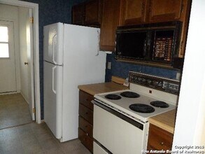 320 Station St in Converse, TX - Building Photo - Building Photo