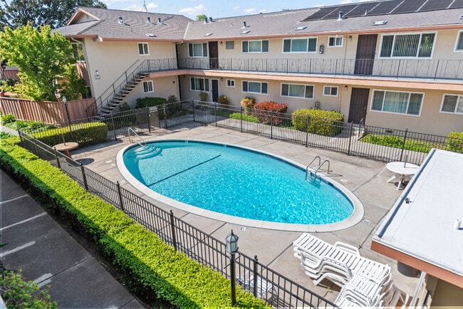 1375 Phelps Ave, Unit 9 in San Jose, CA - Building Photo - Building Photo