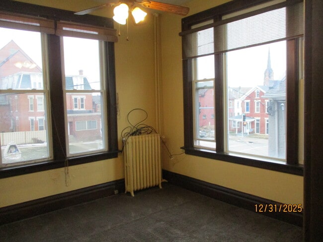 140 Loras Blvd, Unit #4 in Dubuque, IA - Building Photo - Building Photo