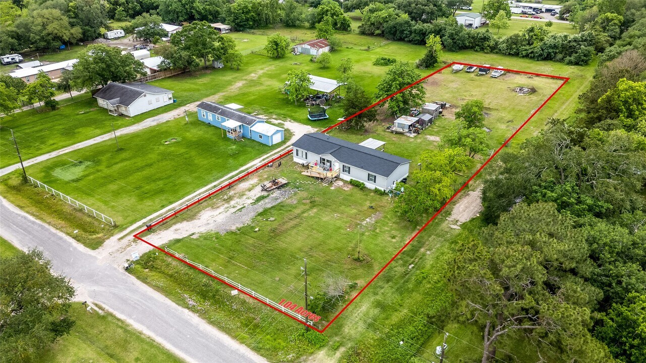 11105-32nd 1/2 32nd 1/2 St in Santa Fe, TX - Building Photo