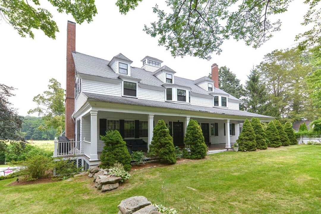 135 Bridge St in Manchester by the Sea, MA - Building Photo
