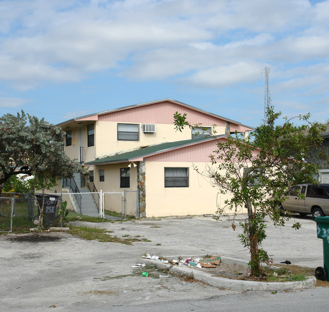 7351 NW 37th St in Hollywood, FL - Building Photo - Building Photo