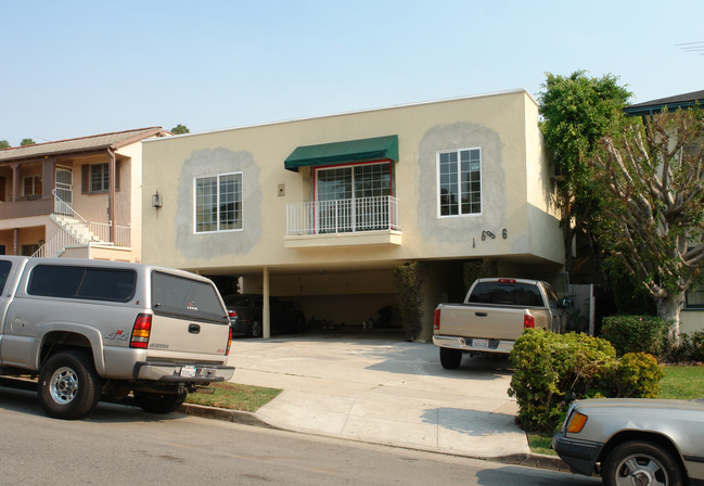 1686 Manning Ave in Los Angeles, CA - Foto de edificio - Building Photo