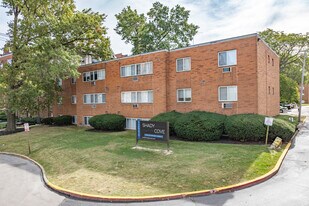 Shady Cove Apartments in Lakewood, OH - Building Photo