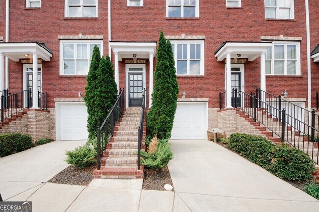 2418 Dresden Parc Cir in Atlanta, GA - Building Photo - Building Photo
